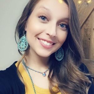 Meet your Posher, Courtney